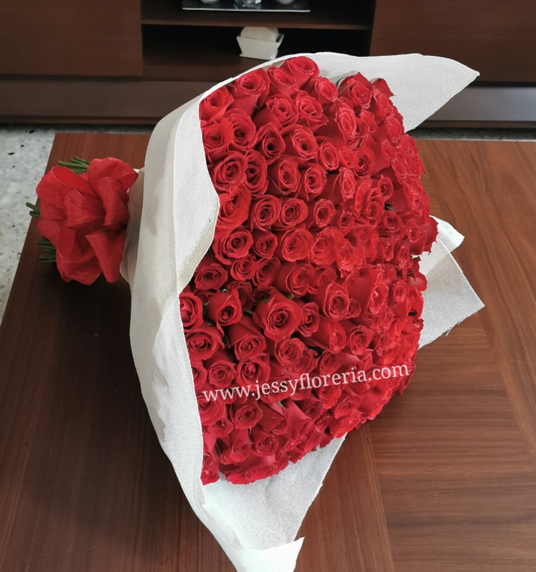 Ramo de 200 rosas rojas - Envío GRATIS mismo día 2-4 Hrs