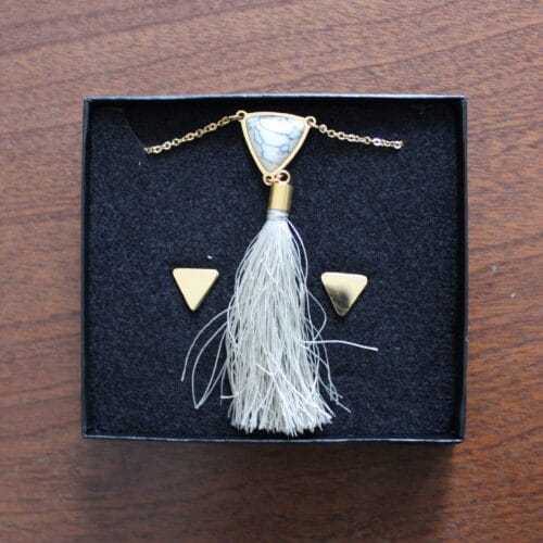 Set Collar y Aretes piedra tipo mármol - Complemento a tus flores