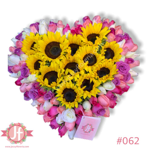 Caja corazón rosas rositas y girasoles