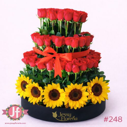 Pirámide de 100 rosas rojas y girasoles frescos para envío de flores a domicilio en Guadalajara, Zapopan, Tlaquepaque y Tonalá.