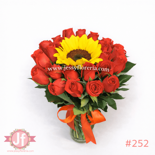 Florero con 24 rosas rojas frescas y girasol para envío de flores a domicilio en Guadalajara, Zapopan y zona metropolitana.
