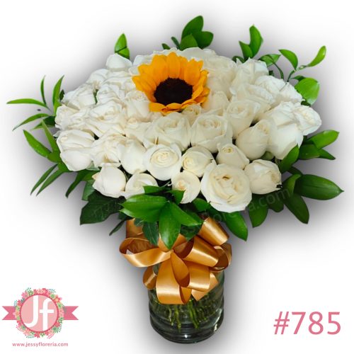 Florero 50 rosas blancas y girasol
