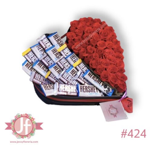 Corazon 50 rosas y 22 Hersheys