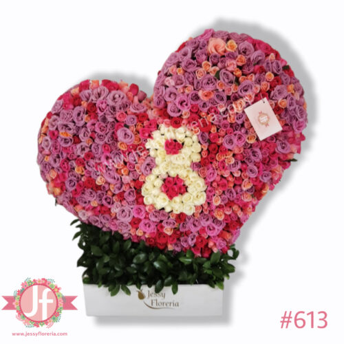 Corazón 600 rosas con número en tonos rosas