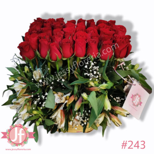 Jardinera de 40 rosas rojas