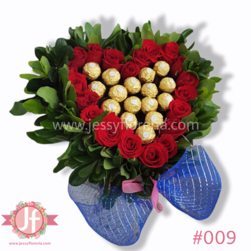 Corazón de rosas rojas y Ferreros