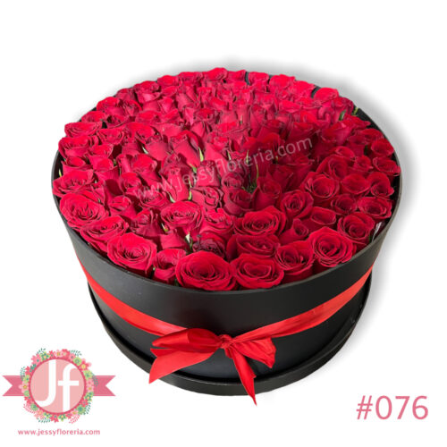 Caja redonda negra con 120 rosas