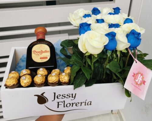 Caja 20 rosas azul y blanco, Don Julio