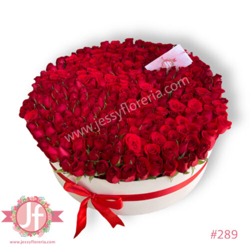 Caja con 150 rosas
