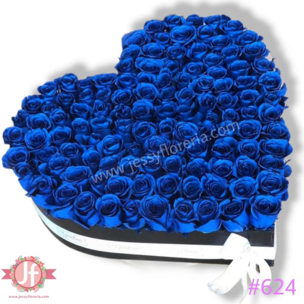 624 Caja de madera color negro en forma de corazón con 150 rosas azules aproximadamente