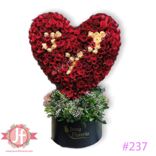 Corazón de 250 rosas con letras