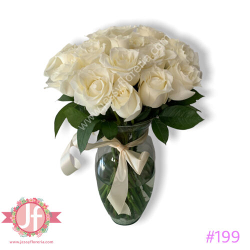 Florero con 24 rosas blancas