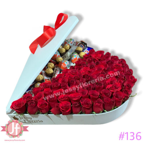 Corazón 80 rosas y 50 chocolates
