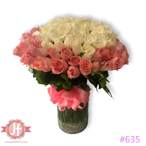 Florero con 100 rosas rositas y blancas