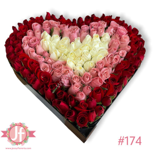 Corazón de 130 rosas rojas, rositas y blancas