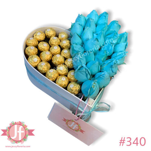Corazón de 25 rosas azules y 20 Ferreros