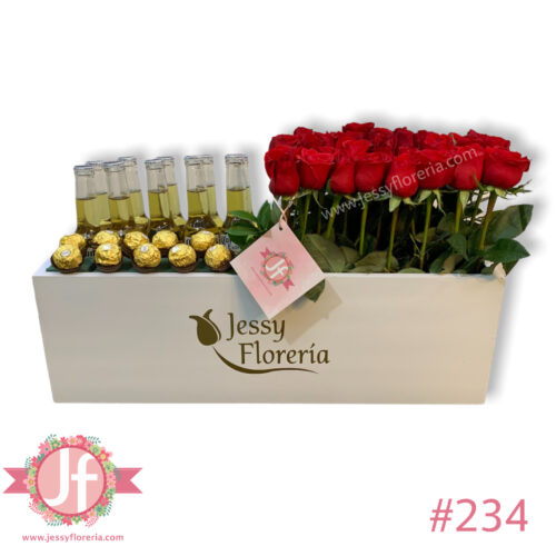 Caja de rosas, chocolates y cervezas