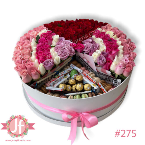 Caja rosas macarrones y chocolates
