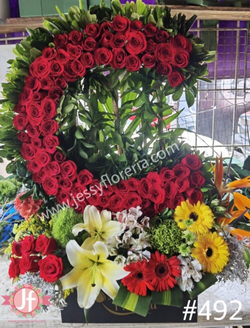 Letra C rosas rojas