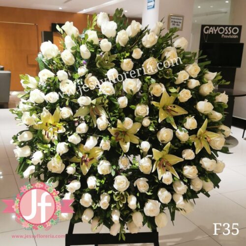 Corona tripie 100 rosas y lilis