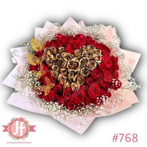 Ramo 100 rosas rojas con corazón dorado, gypsophilia y mariposas - Image 2