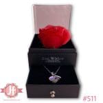 511 Caja con rosa y collar en forma de corazón