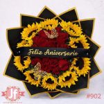902-ramo-10-girasoles-y-24-rosas-rojas