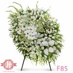 Corona King Imperial floral en tripié para envío e instalación en funerales y homenajes en Guadalajara, Zapopan y zona metropolitana.