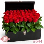 Cofre negro con 40 rosas rojas frescas, un detalle floral romántico ideal para enviar a domicilio en Guadalajara y zona metropolitana.