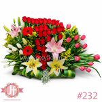 Arreglo con 24 rosas y 20 tulipanes frescos para envío de flores a domicilio en Guadalajara, Zapopan y zona metropolitana.
