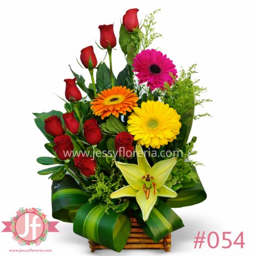 Arreglo floral con rosas y gerberas frescas, un diseño elegante y colorido ideal para enviar a domicilio en Guadalajara y zona metropolitana.