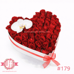 Corazón floral con 50 rosas rojas y orquídeas frescas para envío de flores a domicilio en Guadalajara, Zapopan, Tlaquepaque y Tonalá.