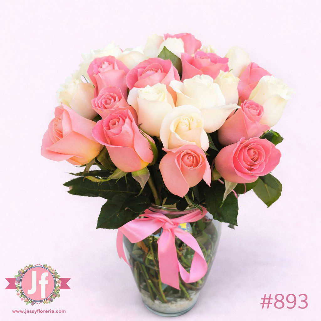 Florero con 24 rosas blancas y rosadas frescas para envío de flores a domicilio en Guadalajara, Zapopan, Tlaquepaque y Tonalá.