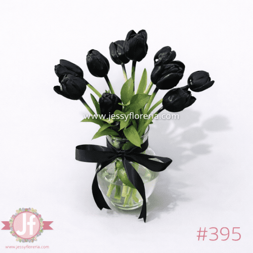 Florero con 10 tulipanes negros pintados a mano para envío de flores a domicilio en Guadalajara, Zapopan, Tlaquepaque y Tonalá.