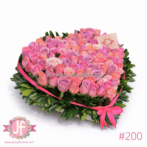 Caja corazón con 100 rosas rositas frescas para envío de flores a domicilio en Guadalajara, Zapopan, Tlaquepaque y Tonalá.