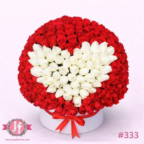 Esfera de 250 rosas rojas con corazón blanco, arreglo floral para envío a domicilio en Guadalajara, Zapopan, Tlaquepaque y Tonalá.