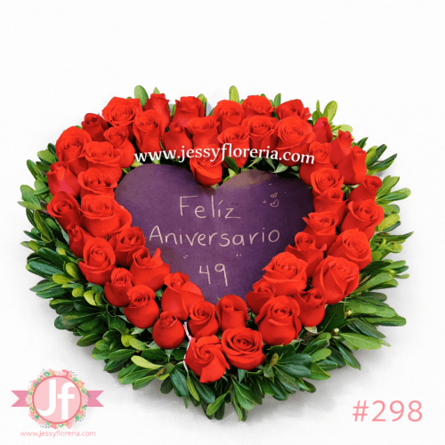 Corazón floral con 50 rosas frescas y mensaje personalizado para envío de flores a domicilio en Guadalajara, Zapopan, Tlaquepaque y Tonalá.