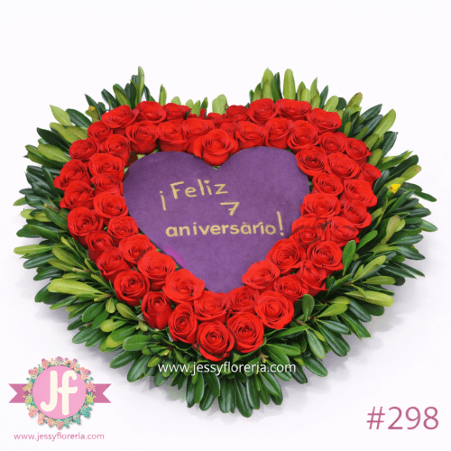 Corazón floral con 50 rosas frescas y mensaje personalizado para envío de flores a domicilio en Guadalajara, Zapopan, Tlaquepaque y Tonalá.