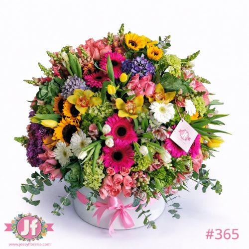 Caja mediana colorida con flores frescas para envío de flores a domicilio en Guadalajara, Zapopan, Tlaquepaque y Tonalá.