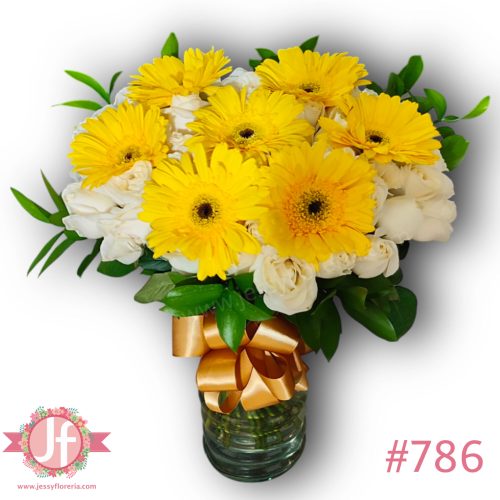 Florero 50 rosas blancas y 7 gerberas