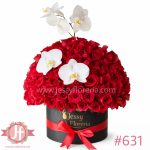 Caja circular con 100 rosas y vara de orquídeas para envío de flores a domicilio en Guadalajara, Zapopan y zona metropolitana.