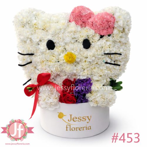 escultura hello kitty con flores arreglo floral creativo en Guadalajara