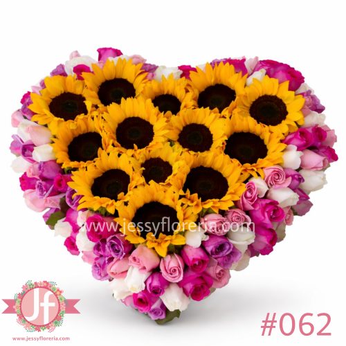 Caja corazón rosas rositas y girasoles