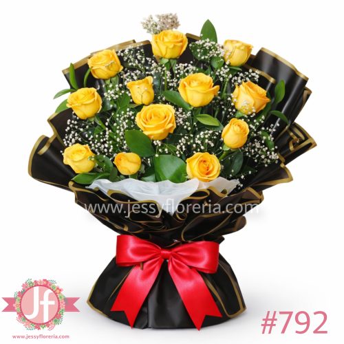 12 Rosas amarillas y follaje empapelado