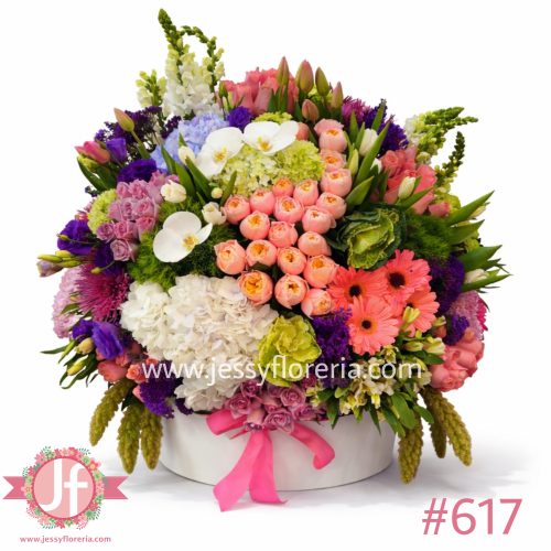 caja vintage con rosa inglesa arreglo floral elegante en Guadalajara