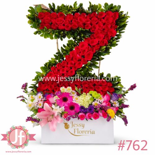 letra Z de rosas rojas arreglo floral personalizado en Guadalajara