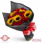 bouquet con 24 rosas rojas y 6 girasoles arreglo floral romántico en Guadalajara