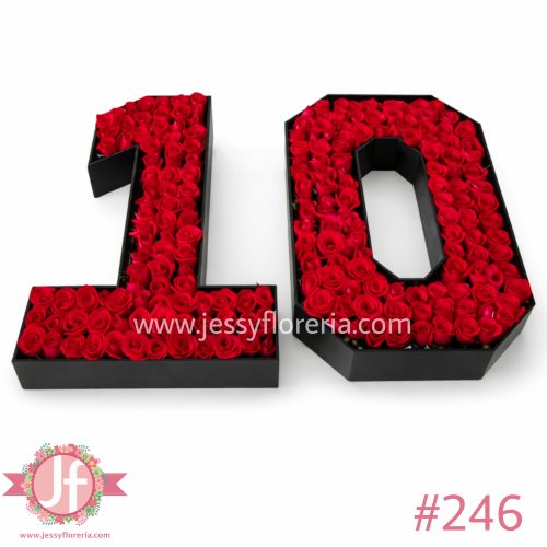 cajas en forma de números con rosas rojas arreglo floral personalizado en Guadalajara