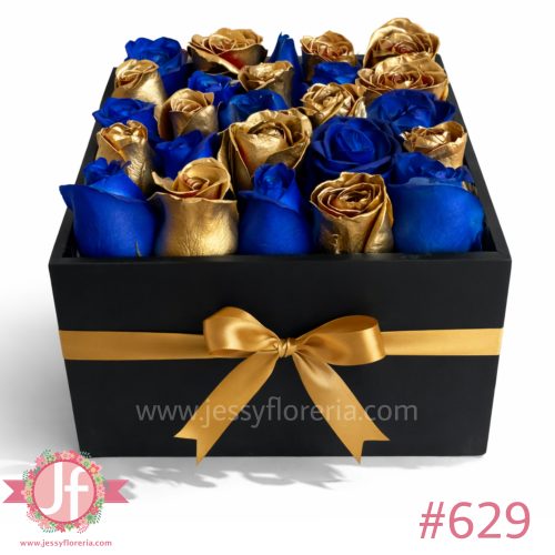caja negra con 25 rosas azules y doradas arreglo floral elegante en Guadalajara