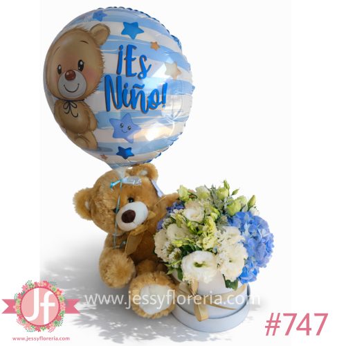 caja con hortensias lisianthus oso de peluche y globo arreglo floral en Guadalajara